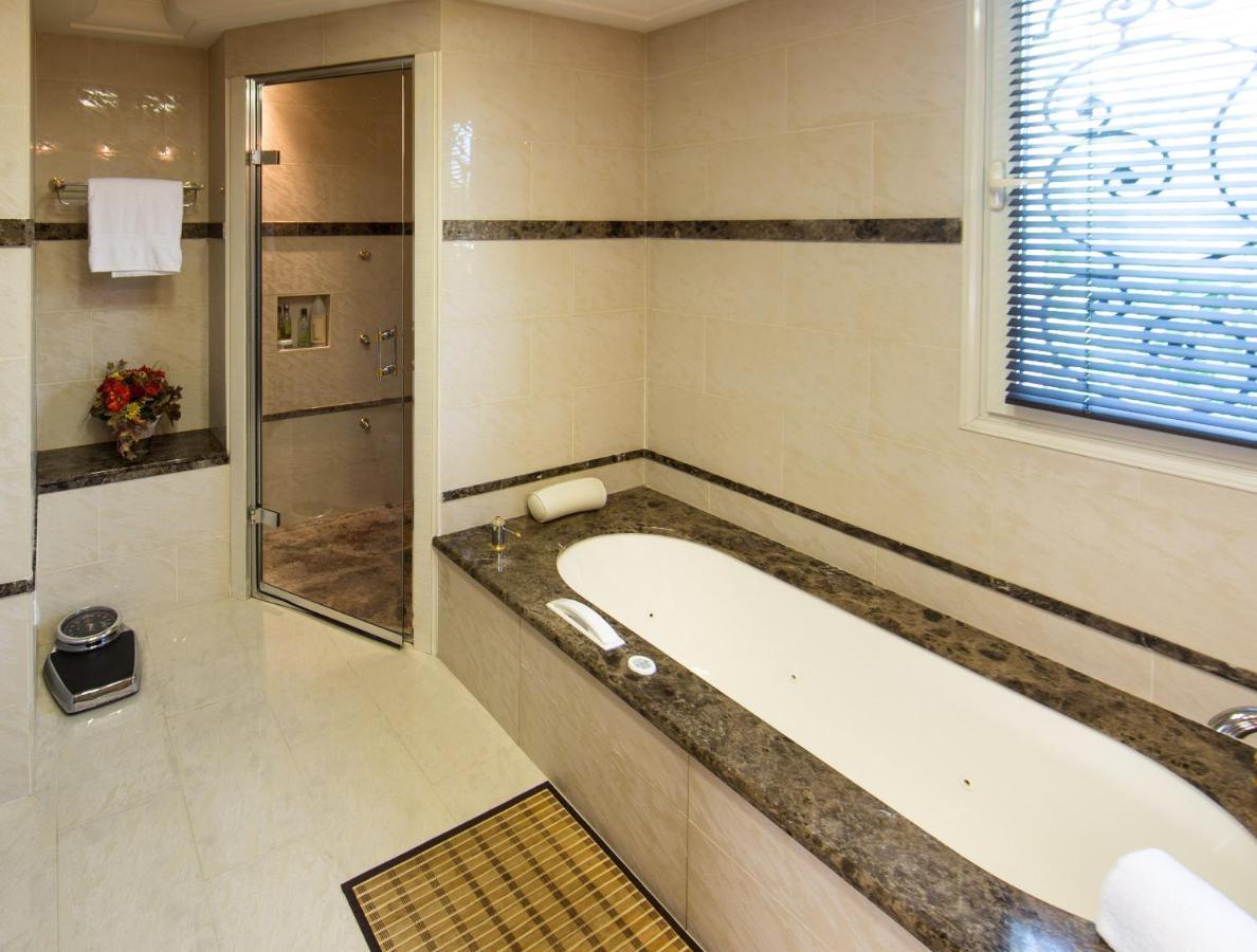 El Paradisio Splendid 5 Stars Villa Atypical In Antibes With Overflowing Swiming Pool Eksteriør bilde