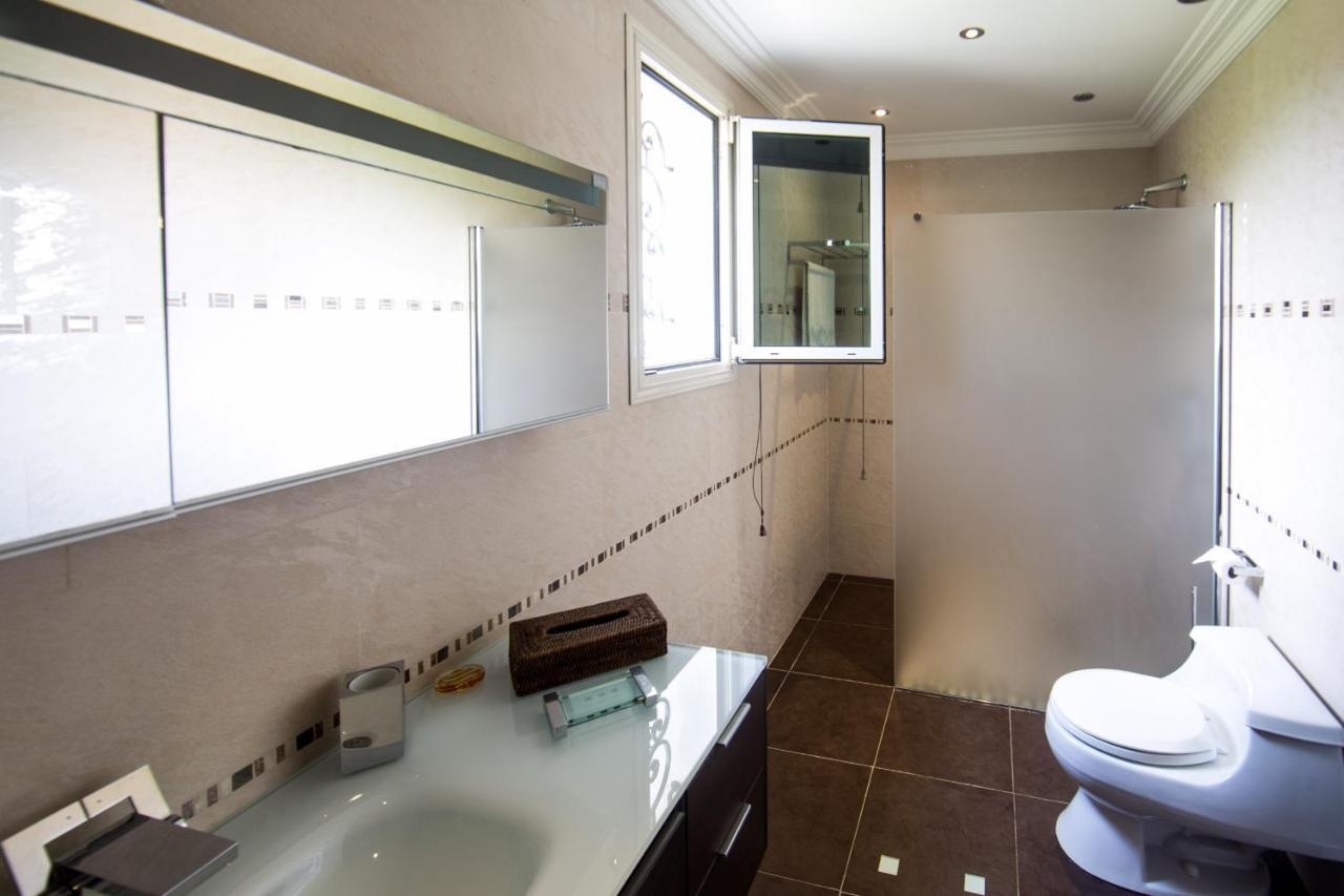 El Paradisio Splendid 5 Stars Villa Atypical In Antibes With Overflowing Swiming Pool Eksteriør bilde